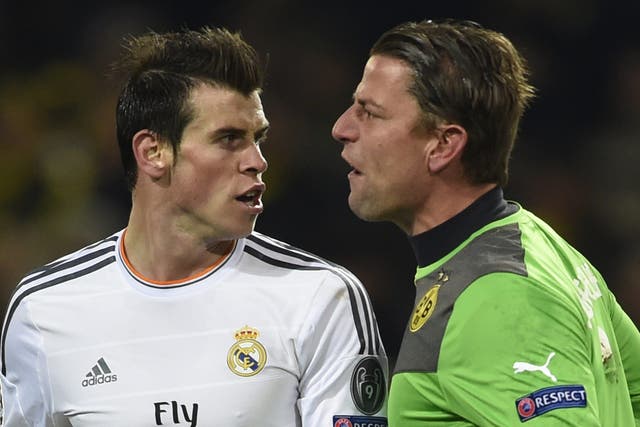 Dortmund's goalkeeper Roman Weidenfeller (R) and Real Madrid's Welsh forward Gareth Bale exchange words following a clash during their Champions League meeting