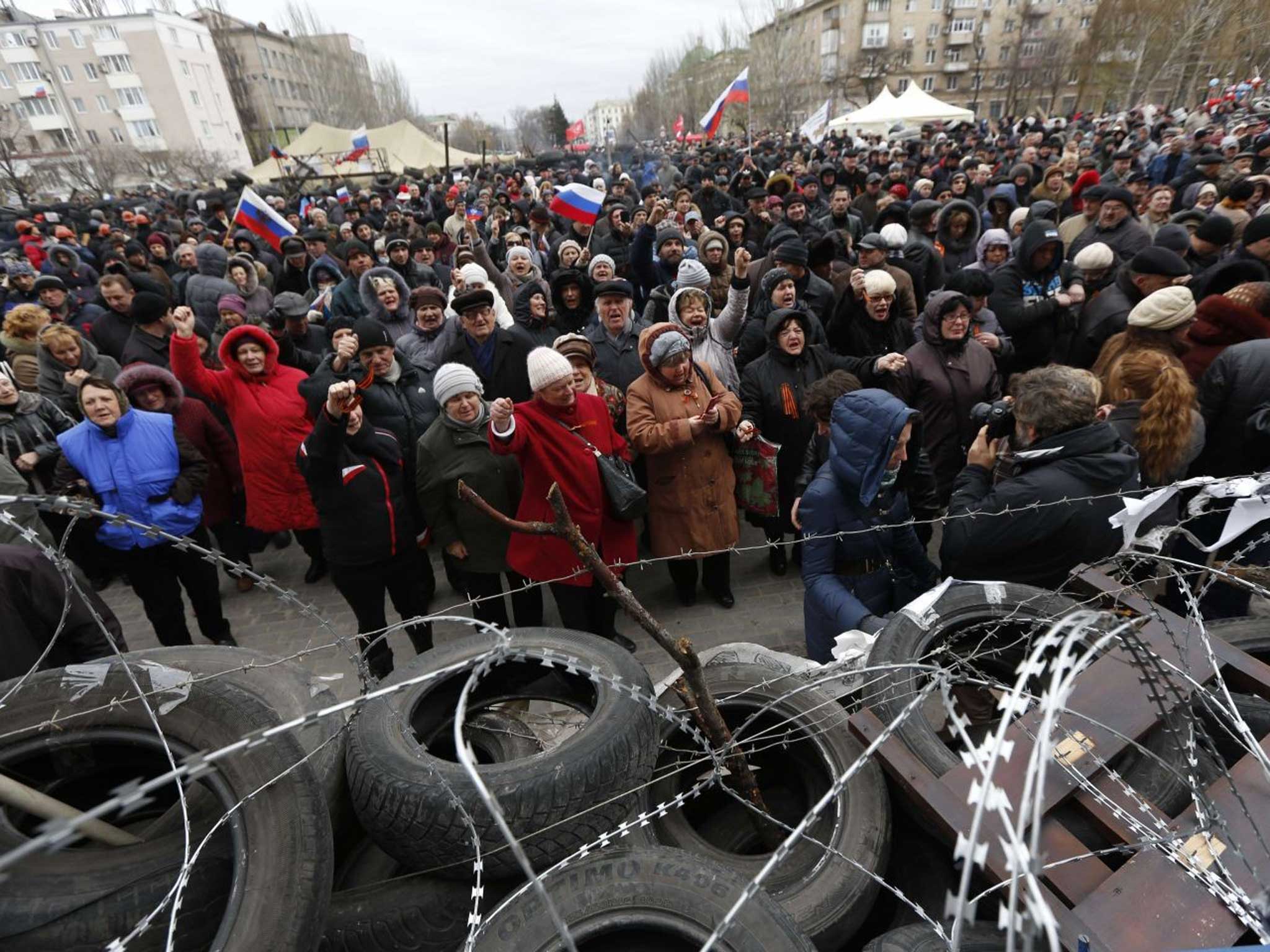 Eastern crisis: Protesters in Donetsk