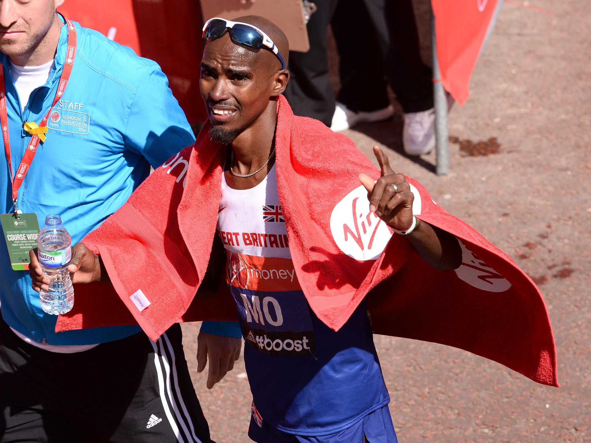 Mo Farah salutes the crowd after his London Marathon debut