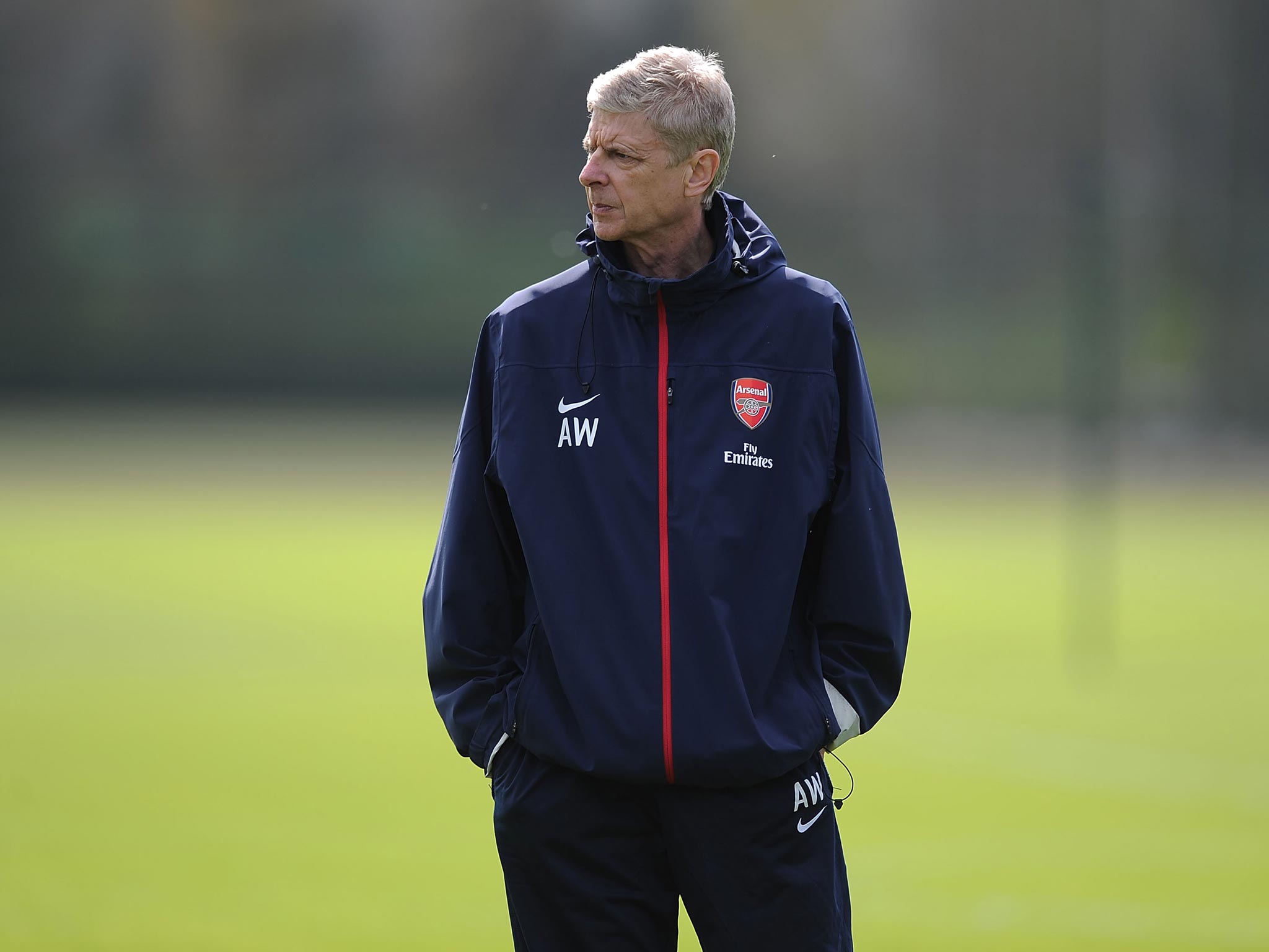 Arsene Wenger takes Arsenal training