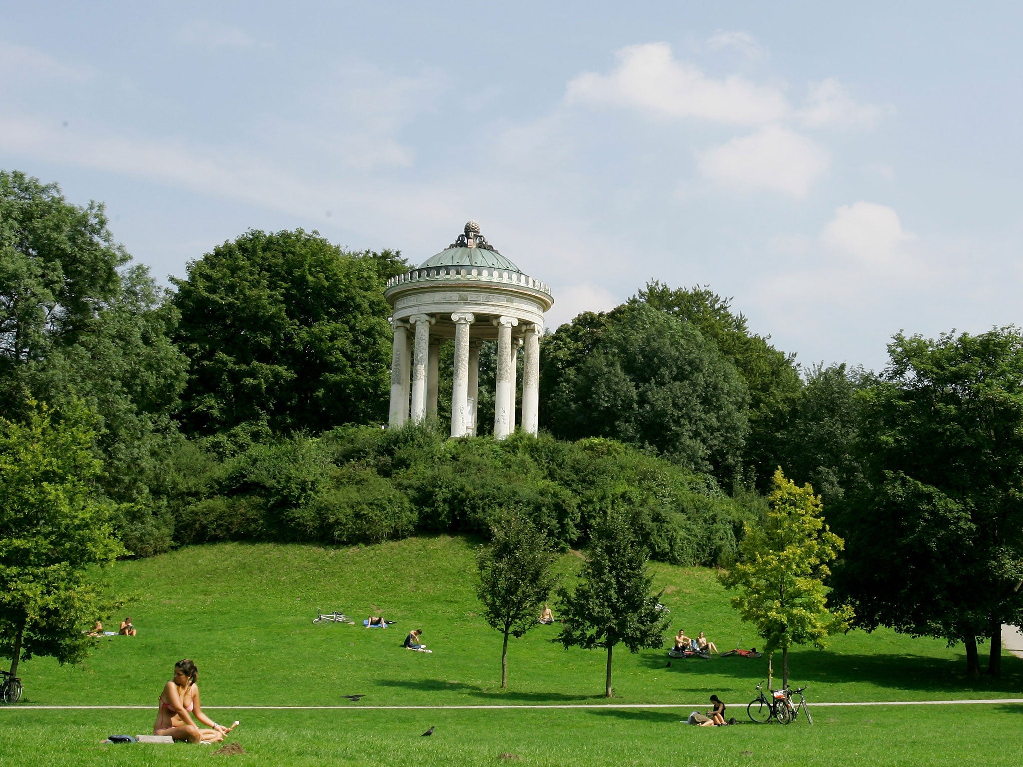 The Englischer Garten – one of the largest city parks in the world. Four other nudist zones will be located along the Isar River and will not be obscured or fenced off, according to the site.