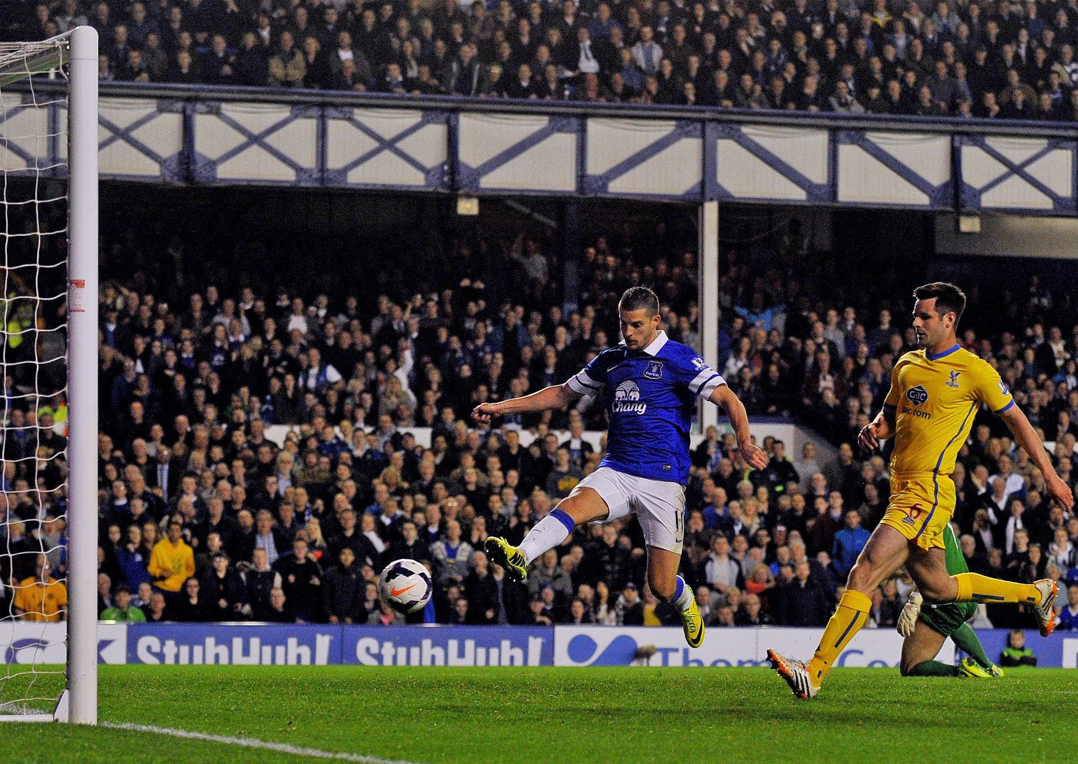 Kevin Mirallas scores Everton's second but it wasn't enough to claw back Palace (Getty)