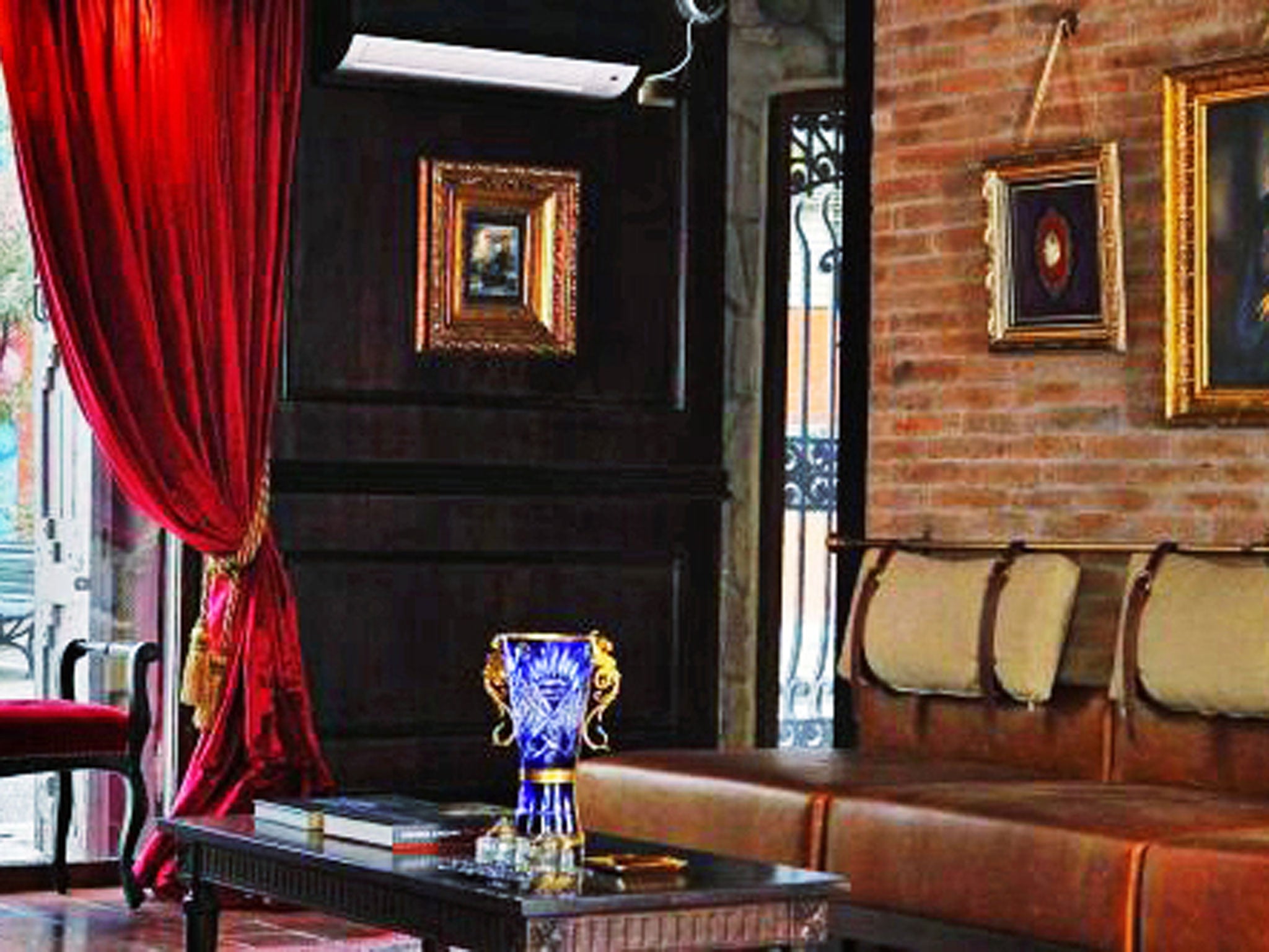 New style: decor changes by the room and floor of the hotel