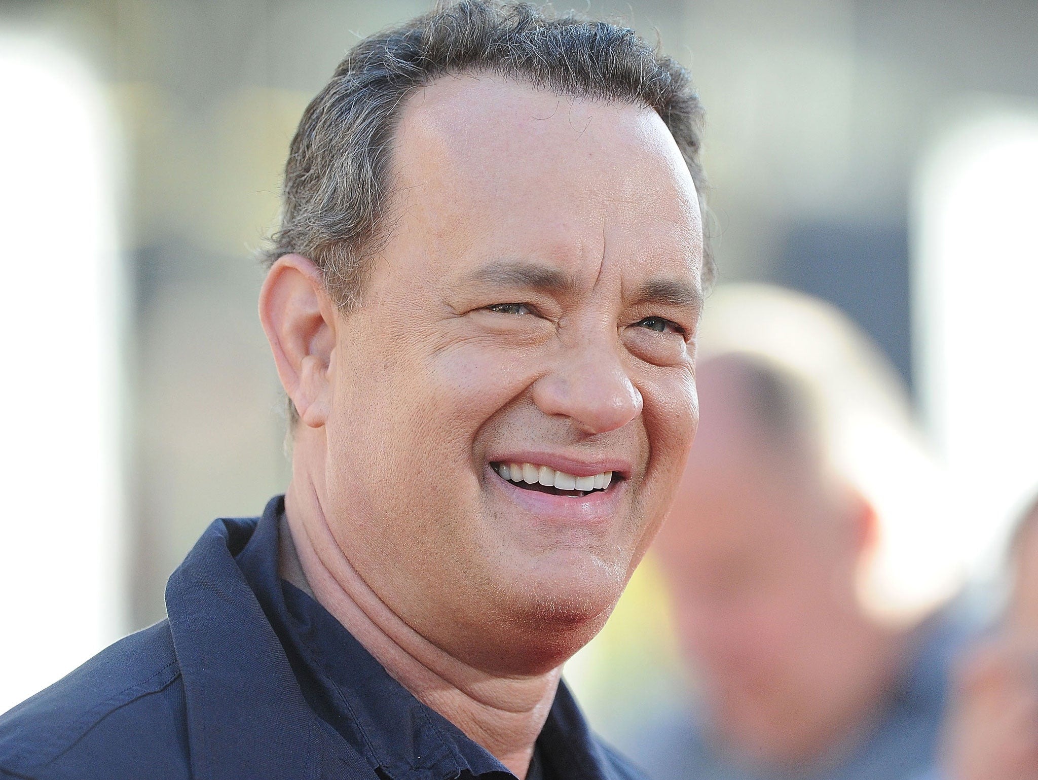 Tom Hanks has thanked a New York stranger who returned his lost credit card
