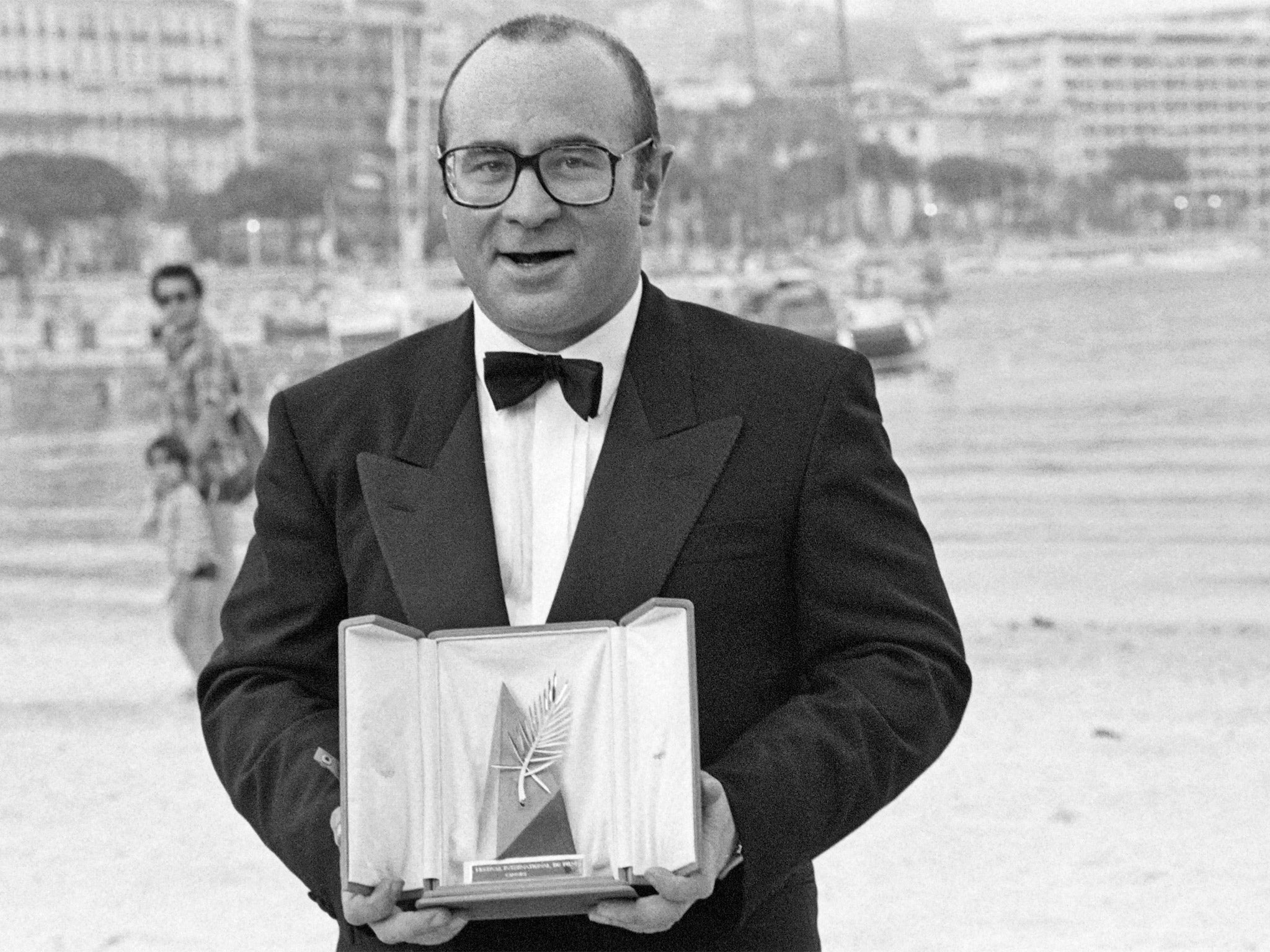 Hoskins with his best actor award for ‘Mona Lisa’ at the Cannes Film Festival in 1986 (Getty)
