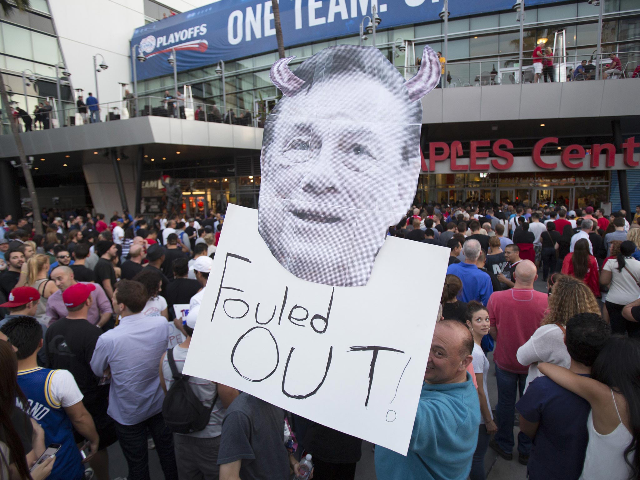 Basketball fans in Los Angeles make their feelings on Donald Sterling clear