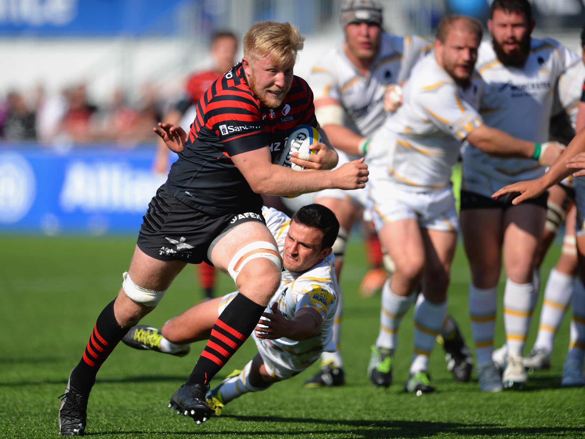 Jackson Wray breaks through the Worcester defence to bag on of his three tries for Saracens