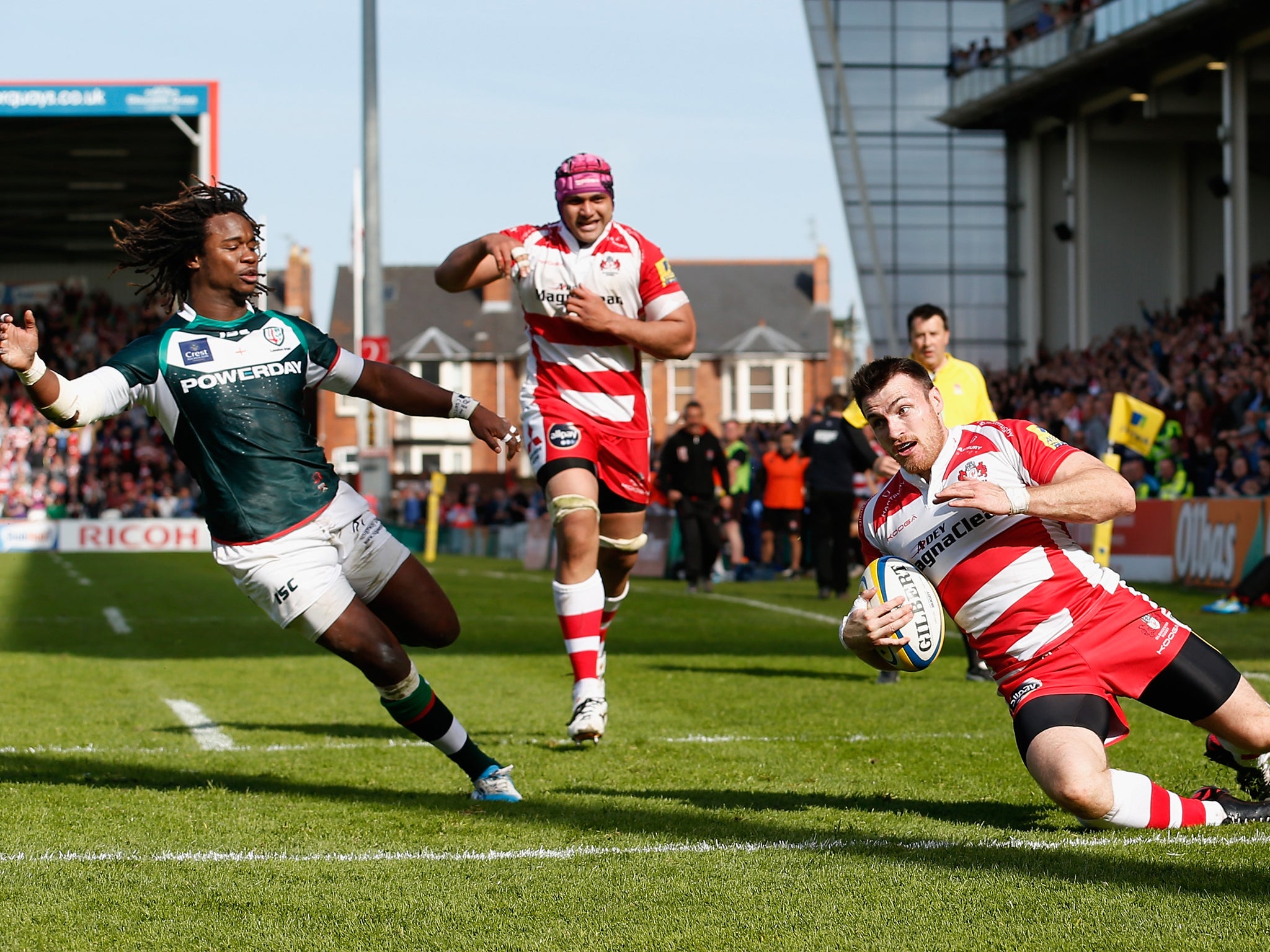 Shane Monahan of Gloucester scores the winning try during the Aviva Premiership match between Gloucester and London Irish