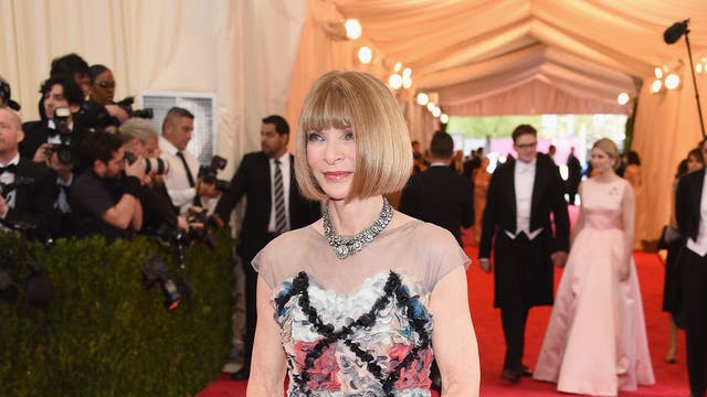 Vogue S Anna Wintour Apologises For Criticising Donald Trump On A Train The Independent The Independent