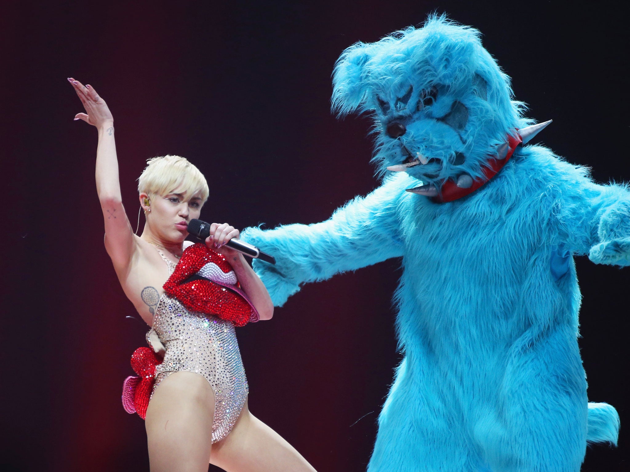 Miley Cyrus brought her Bangerz tour to London's O2 Arena last night
