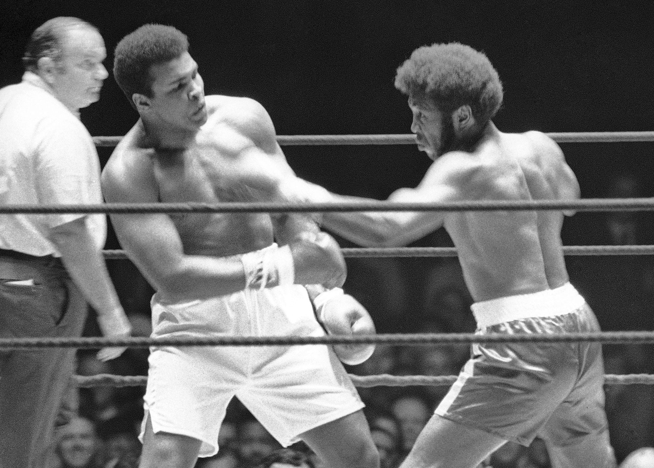 Ellis, right, takes on Muhammad Ali in Texas in 1971; Ali won in the 12th