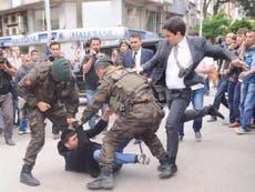Protester attacked by adviser to Turkish PM