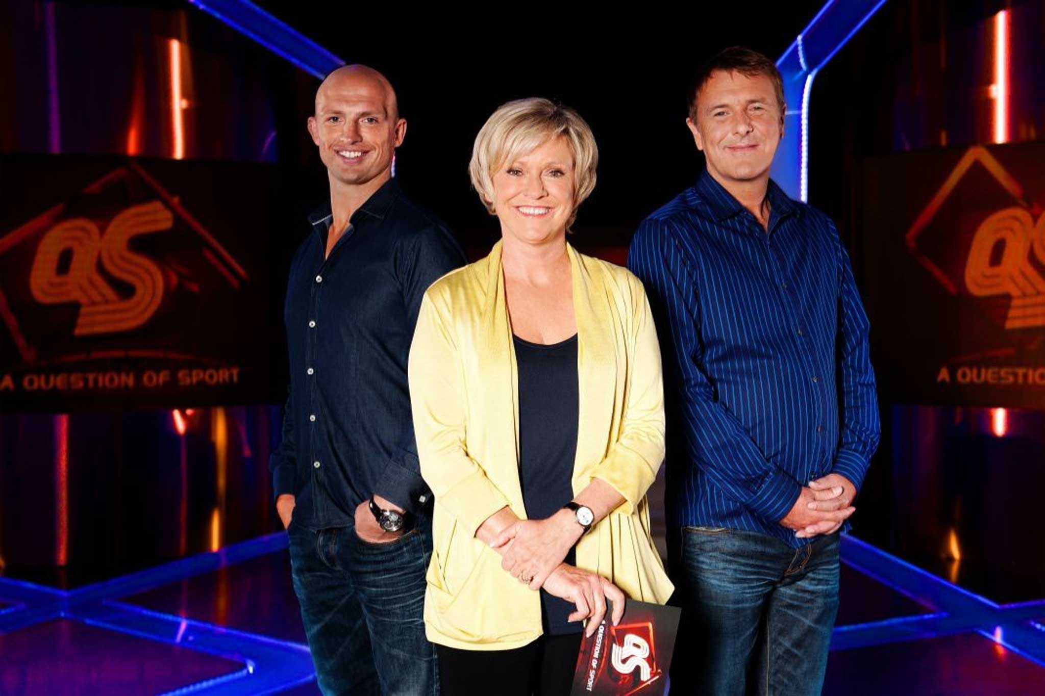 Question of Sport presenter Sue Barker with team captains Matt Dawson (left) and Phil Tufnell