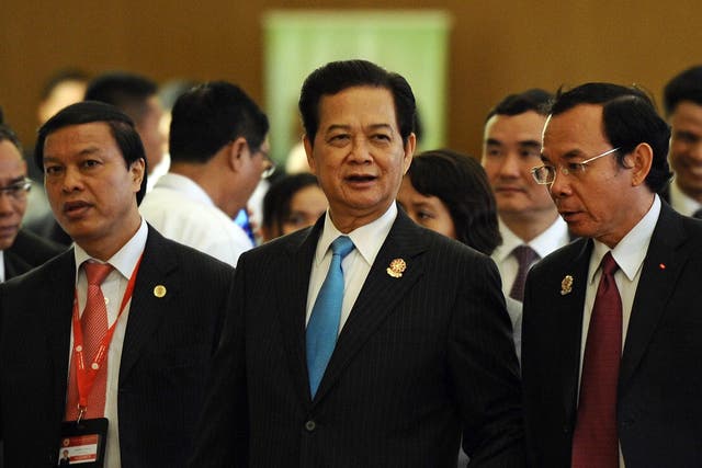 Vietnam's Prime Minister Nguyen Tan Dung (centre) sent out mass text messages earlier this week calling for calm