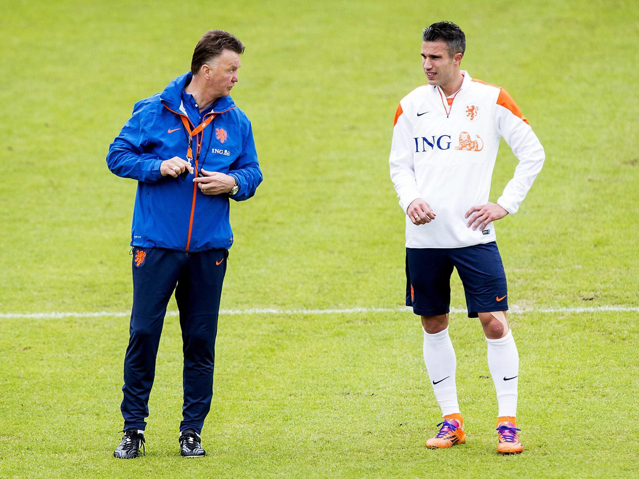 Louis van Gaal and his captain Robin van Persie during a Netherlands training session at Apeldoorn