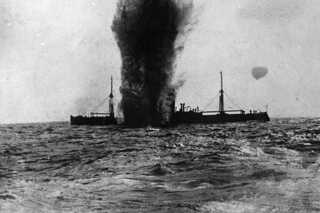 A steamer hit by a torpedo during the First World War