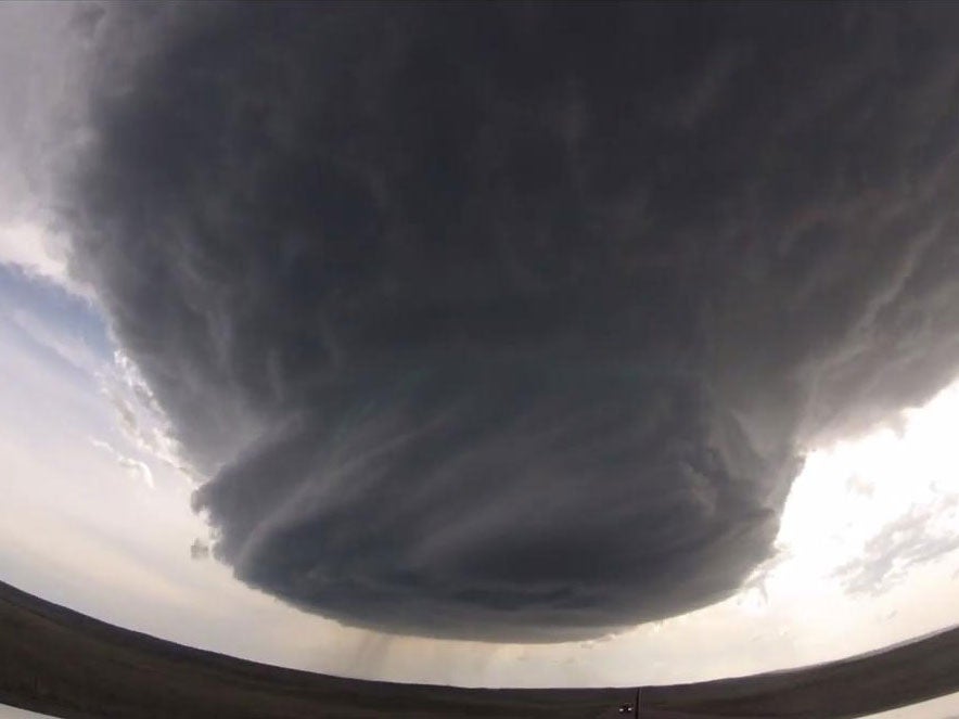 Stormchasers captured the evolution of a supercell storm