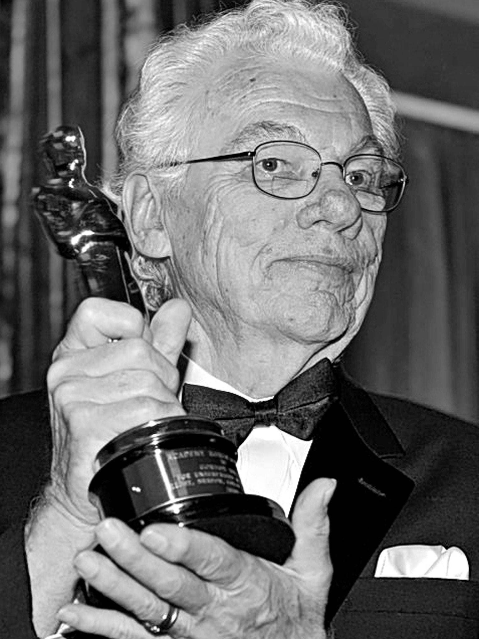 Willis with his honorary Oscar in 2009