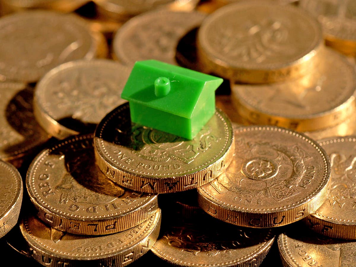 &lsquo;Mortgage prisoners&rsquo; being forced to pay higher interest rates, High Court told 