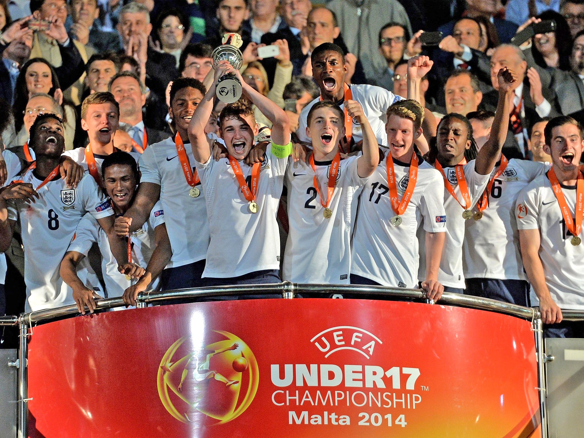England players celebrate with the trophy after winning the UEFA Under-17 European Championship