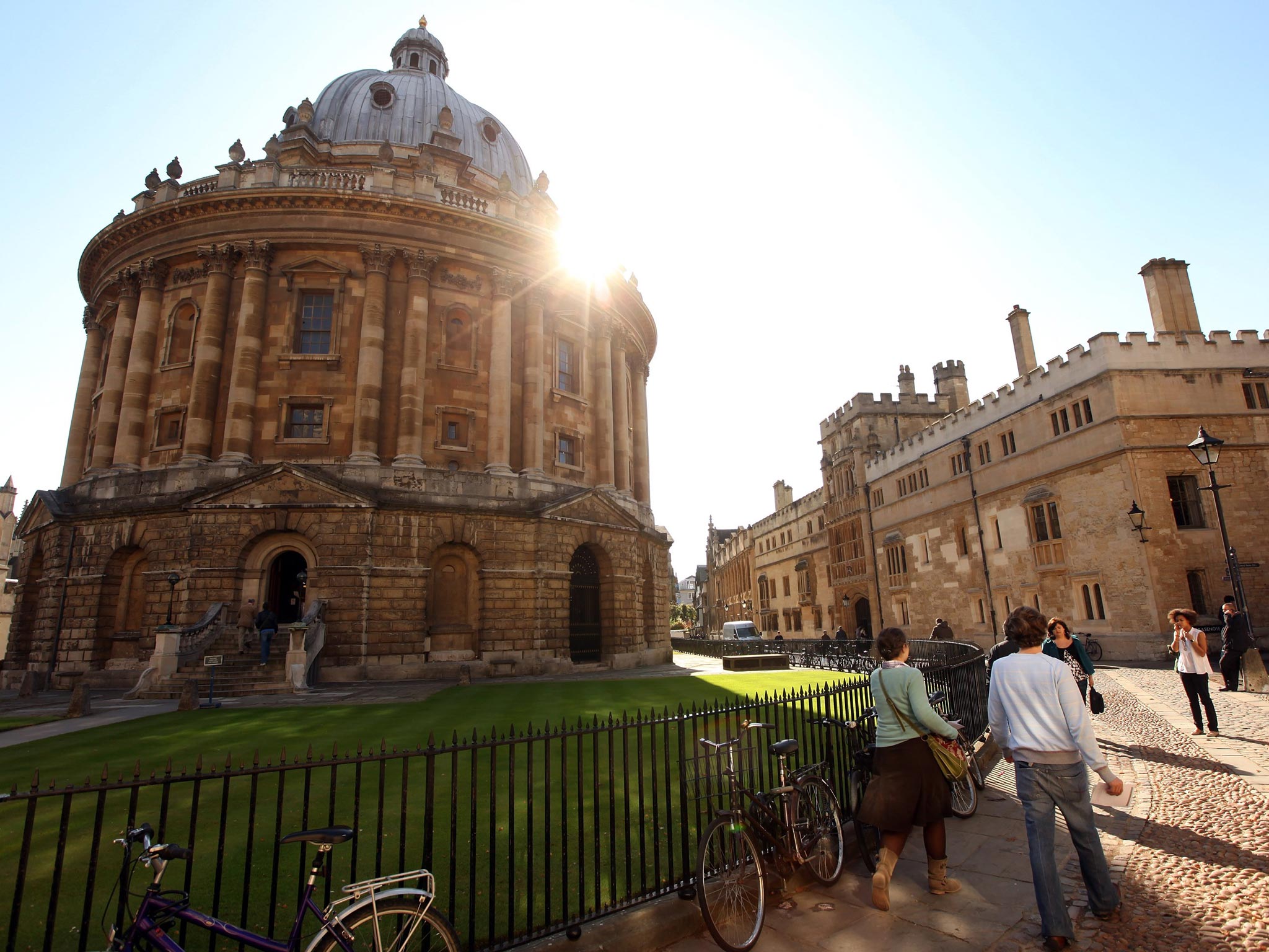 The Radcliffe Camera, a building belonging to the University of Oxford,  is shown in the centre of Oxford. 