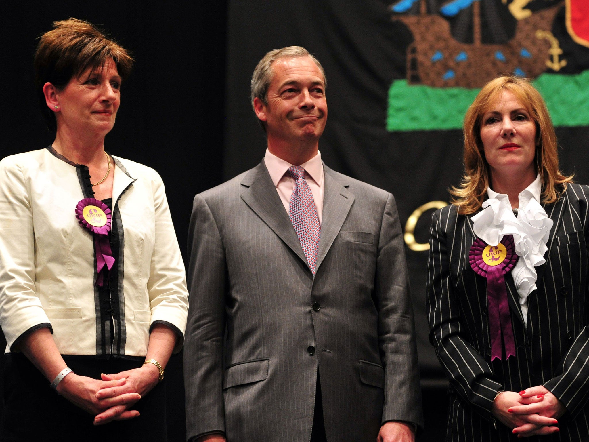 Nigel Farage flanked by fellow Ukip MEPs Janice Atkinson (R) and Diane James (L)