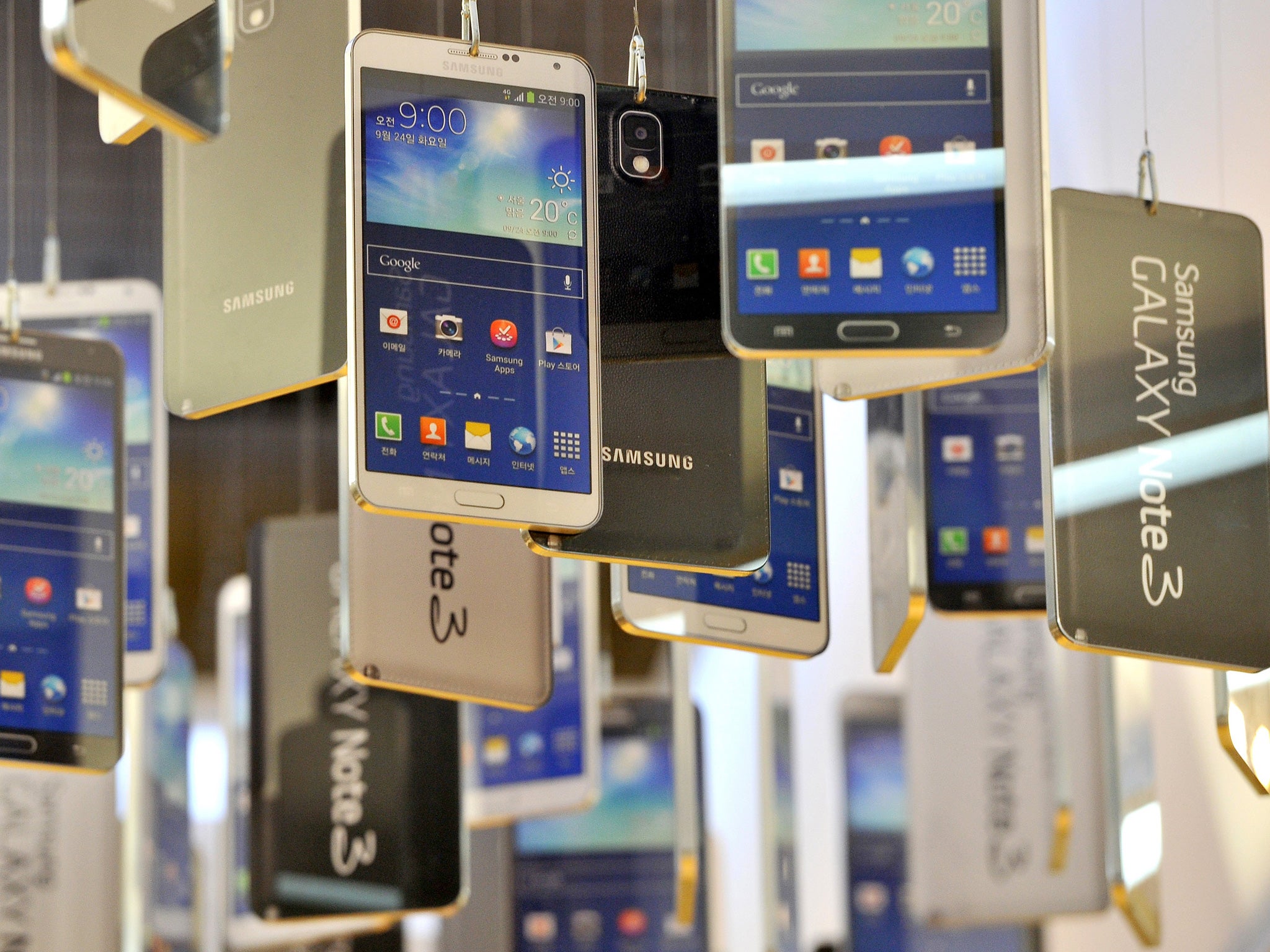 Apple has asked for a ban on sales of phones including Samsung's Galaxy Note 3.