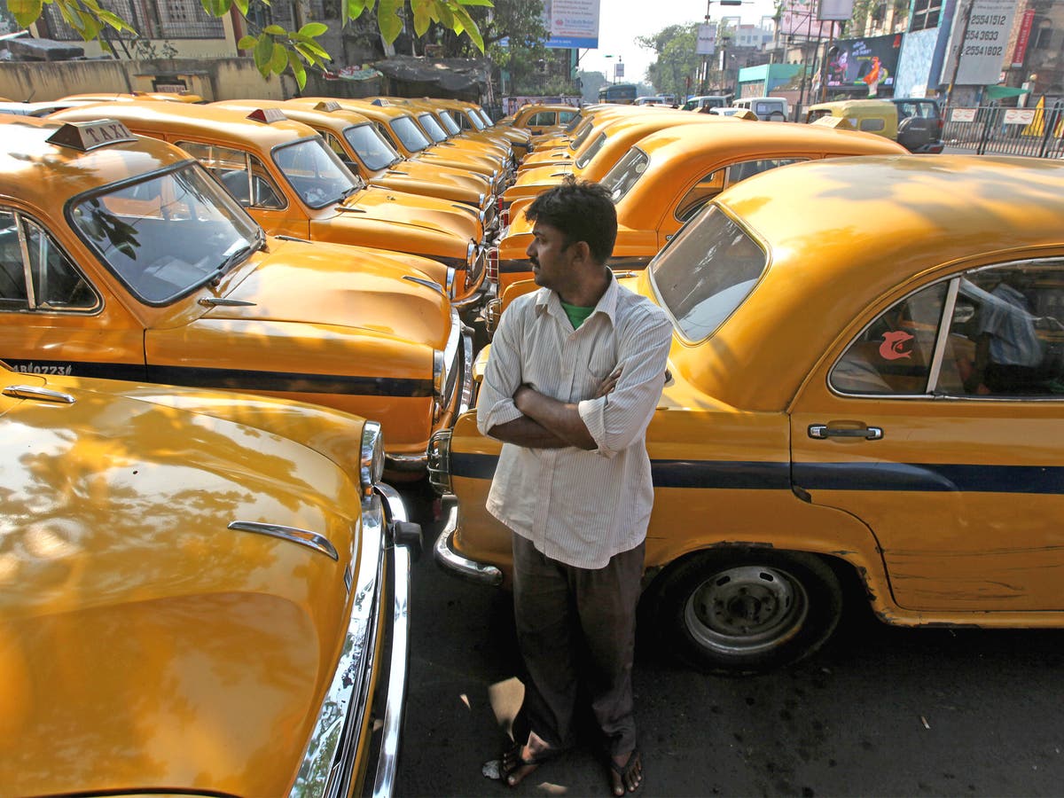 Амбассадор машина Индия. Хиндустан Амбассадор 2014. Индийская машина Амбассадор такси. Амбассадор машина Индия 1980. Авто из индии 4 буквы