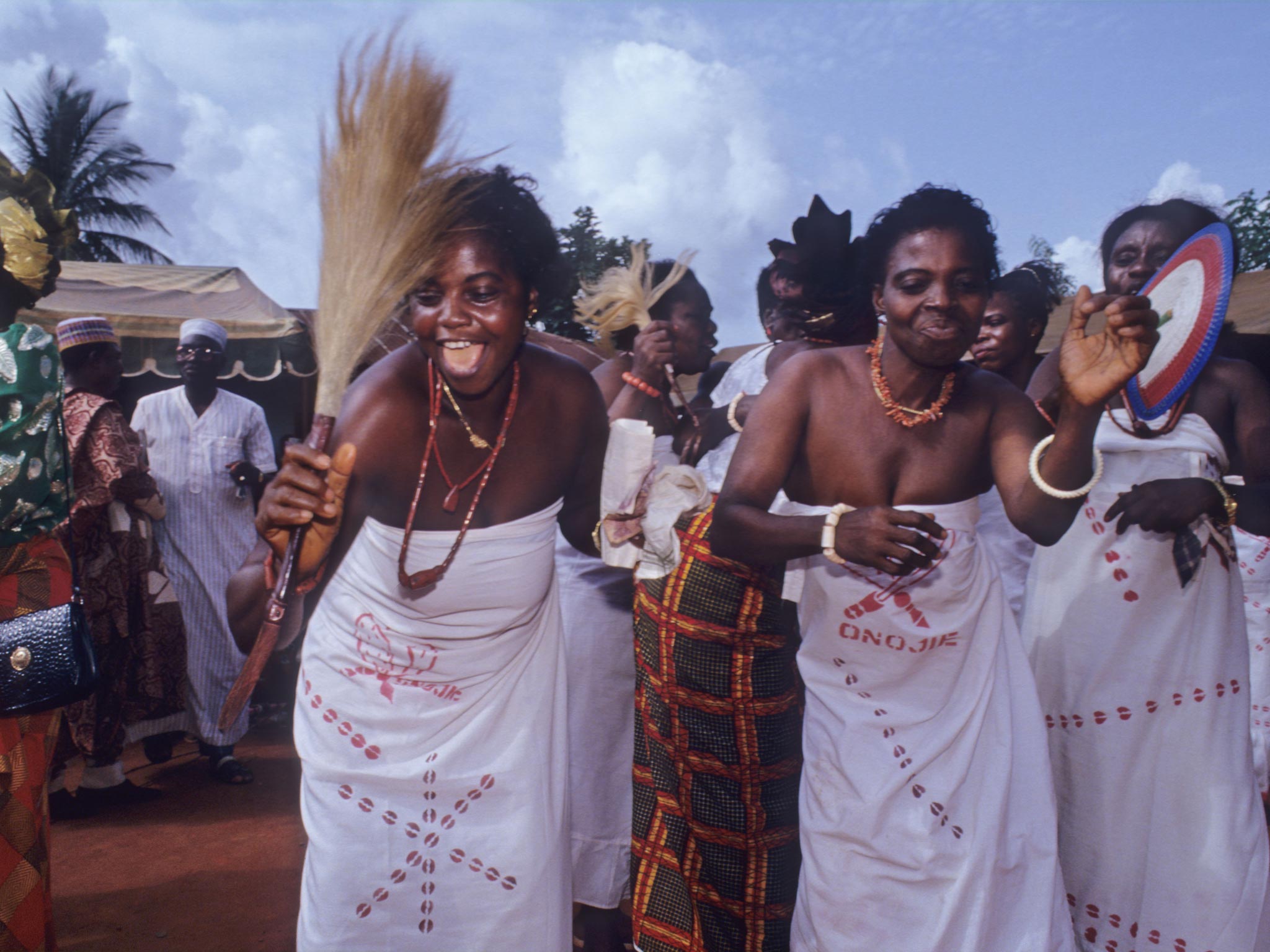 Pay day: a wedding in Benin City, Nigeria. The groom
will have been told how much his bride is ‘worth’