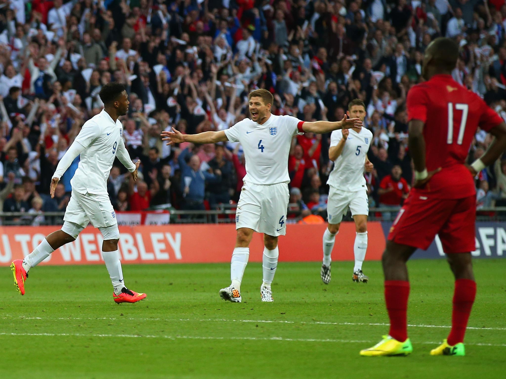 Steven Gerrard of England congratulates Daniel Sturridge of England on scoring the opening goal