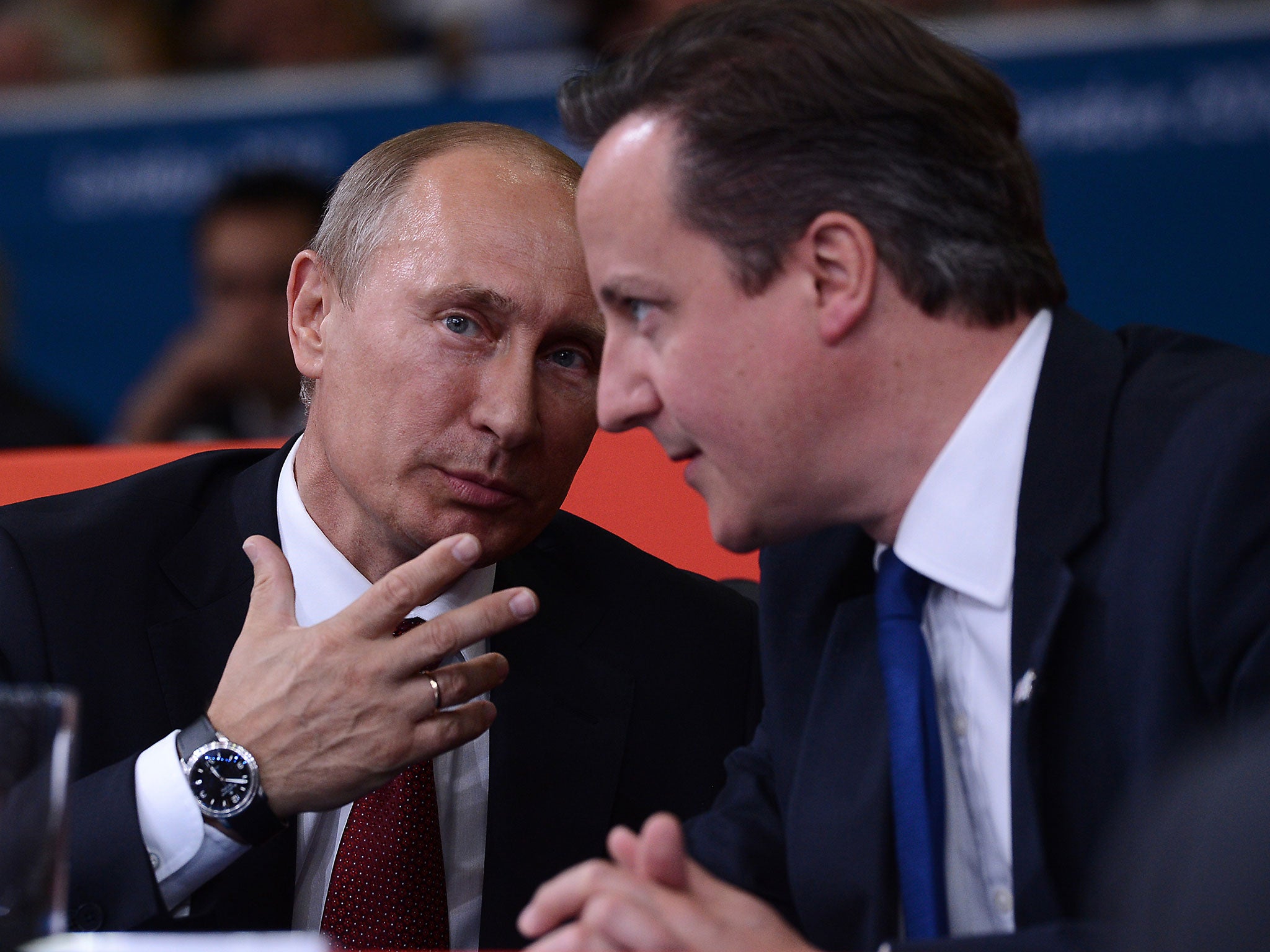 David Cameron talks with Russian president Vladimir Putin