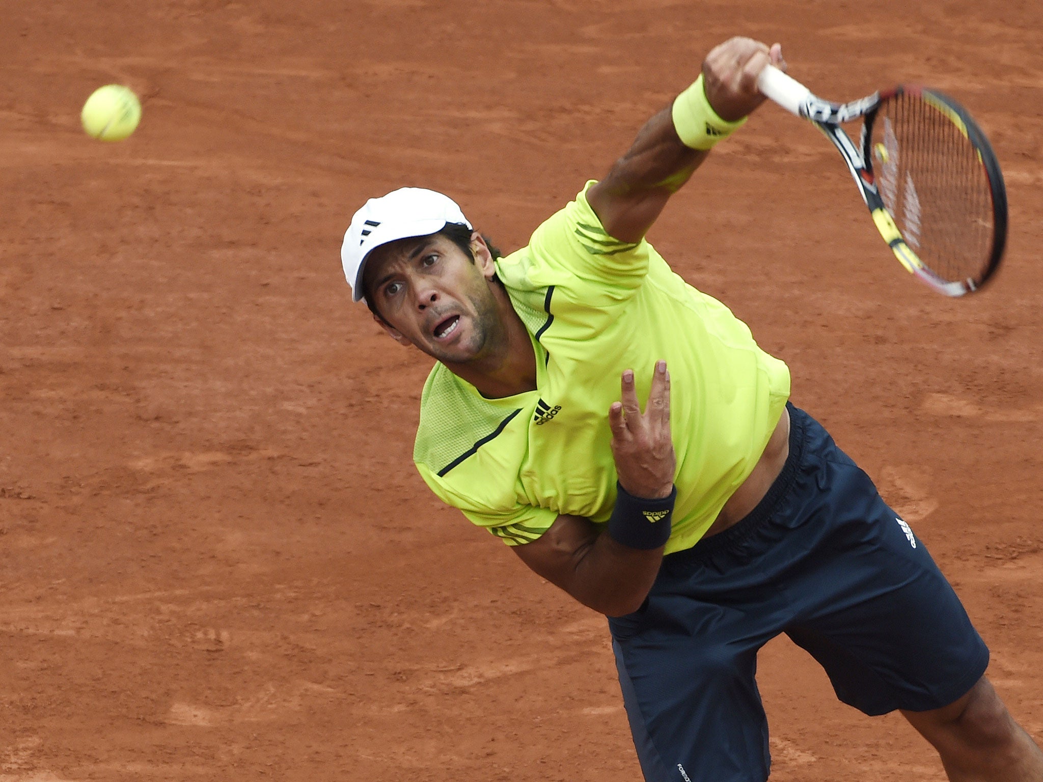 Fernando Verdasco hits a serve against Andy Murray