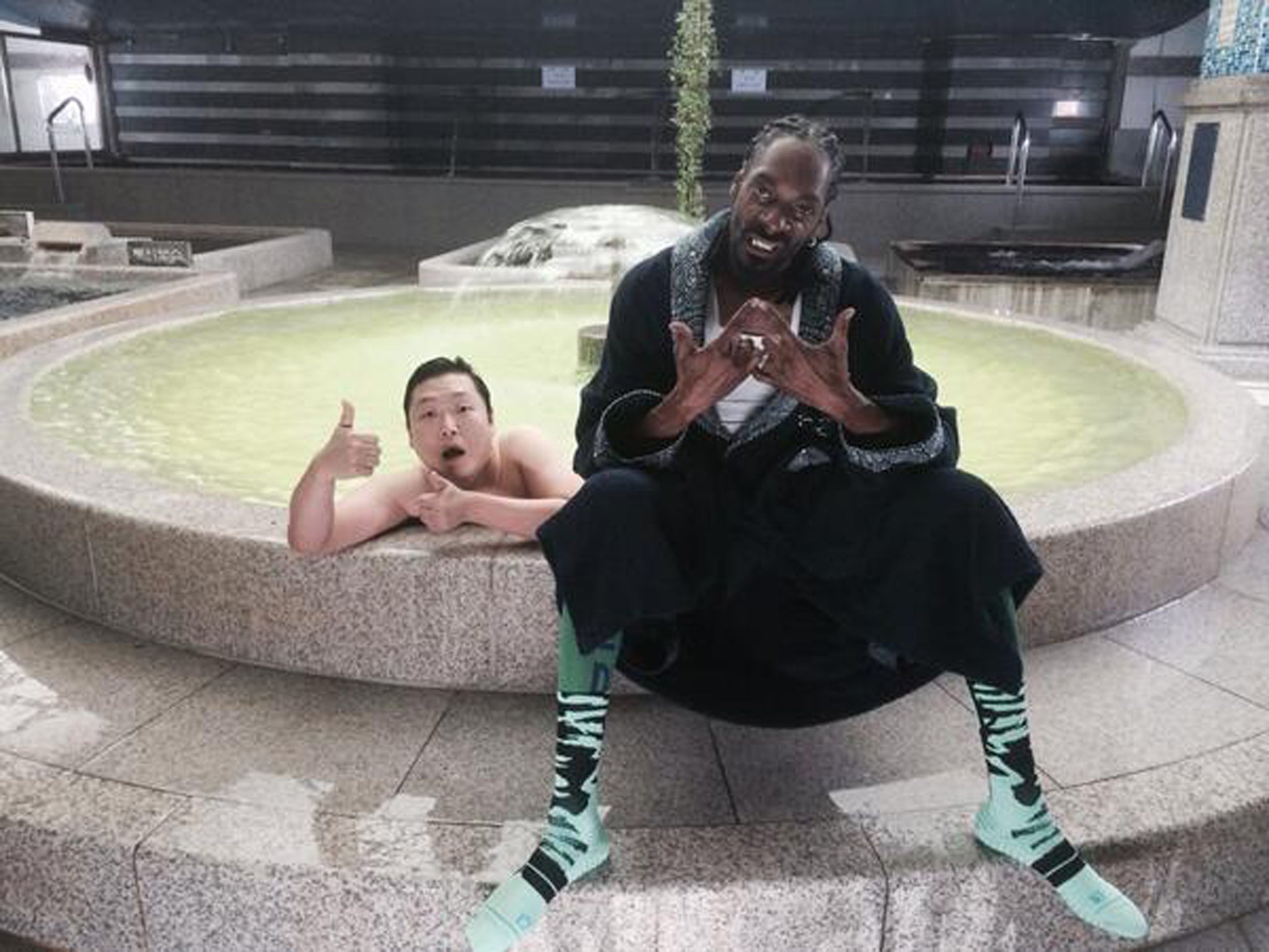Snoop Dogg appears in Psy's new video 'Hangover'