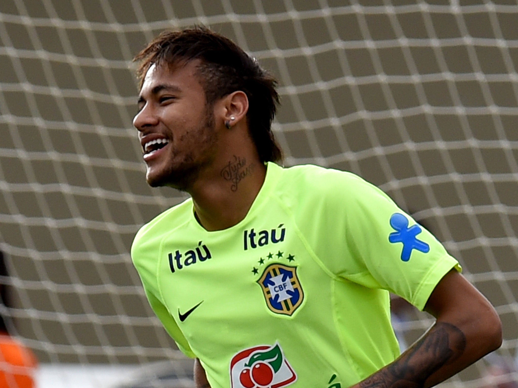 Neymar joins Brazil, has 1st practice ahead of World Cup
