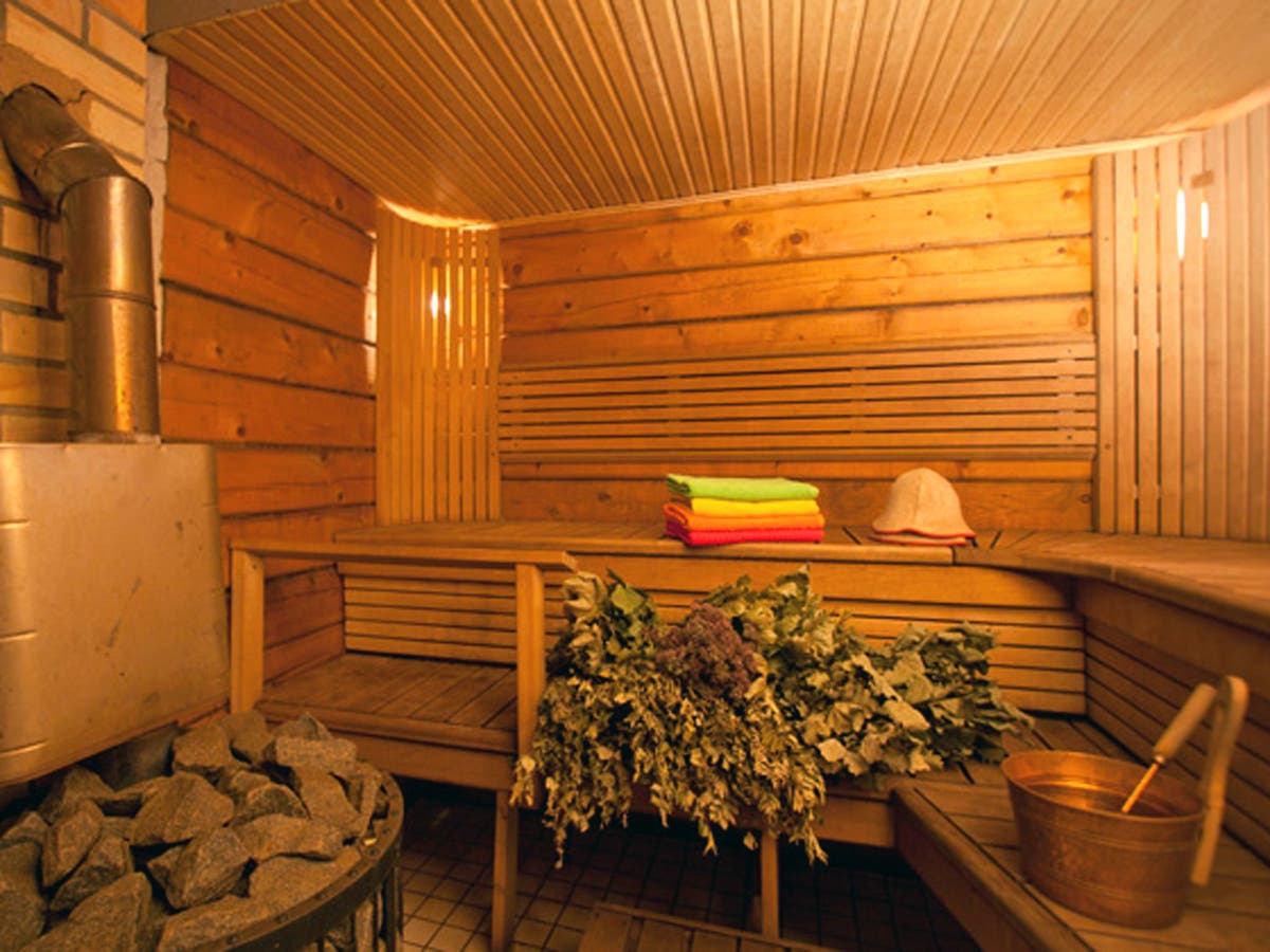 4 Person Corner Cedar Sauna w/Carbon Heaters - HL400KC Bristol Bay