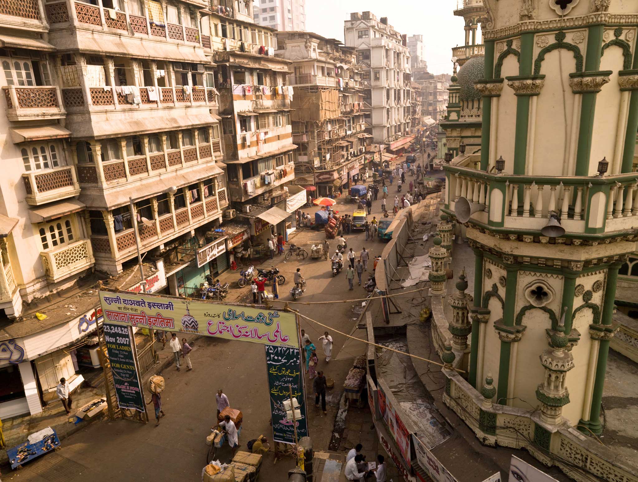 History seen through urban design: A street corner in Mumbai