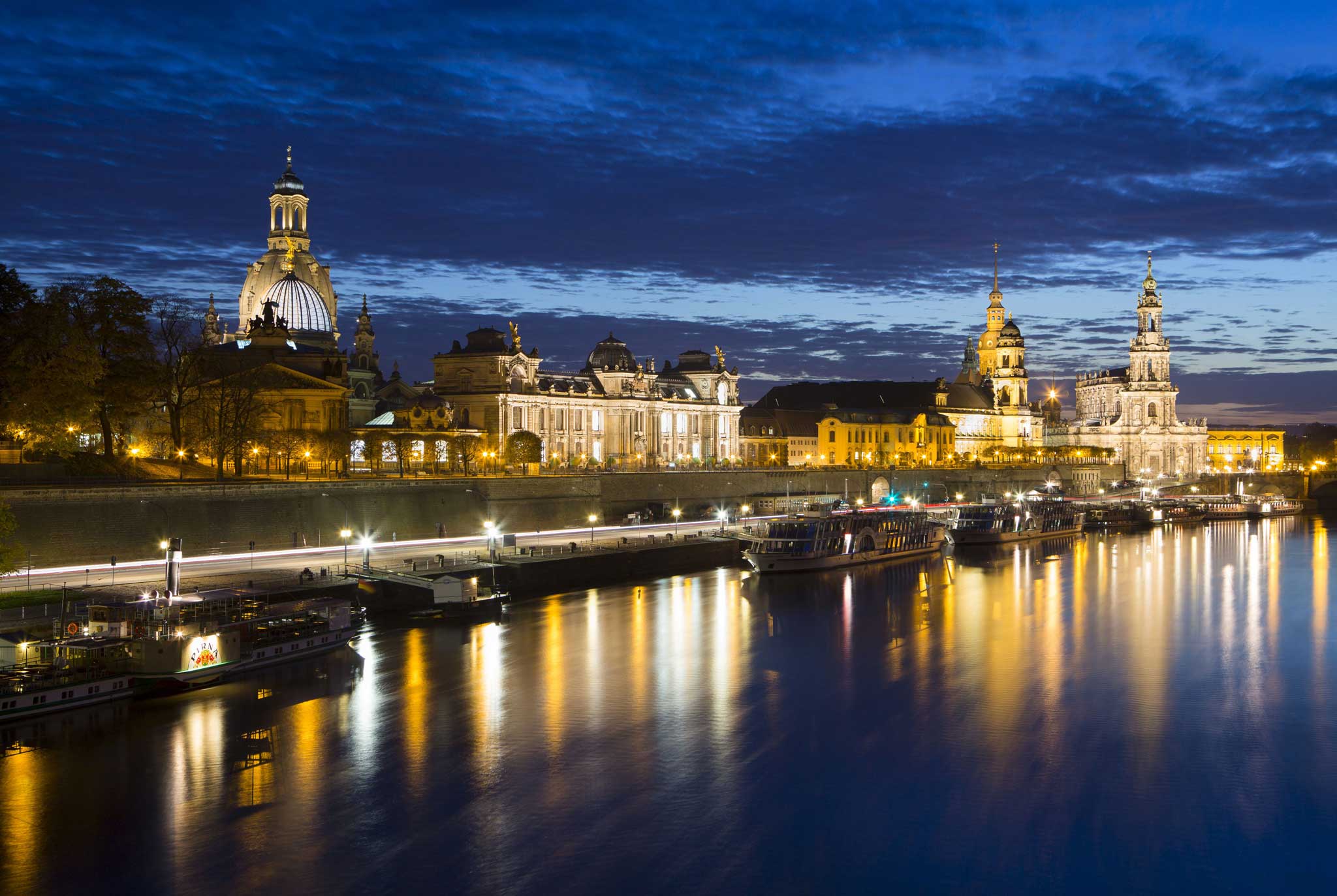 Which English city was twinned with Dresden in 1959 to mark their Second World War experiences?