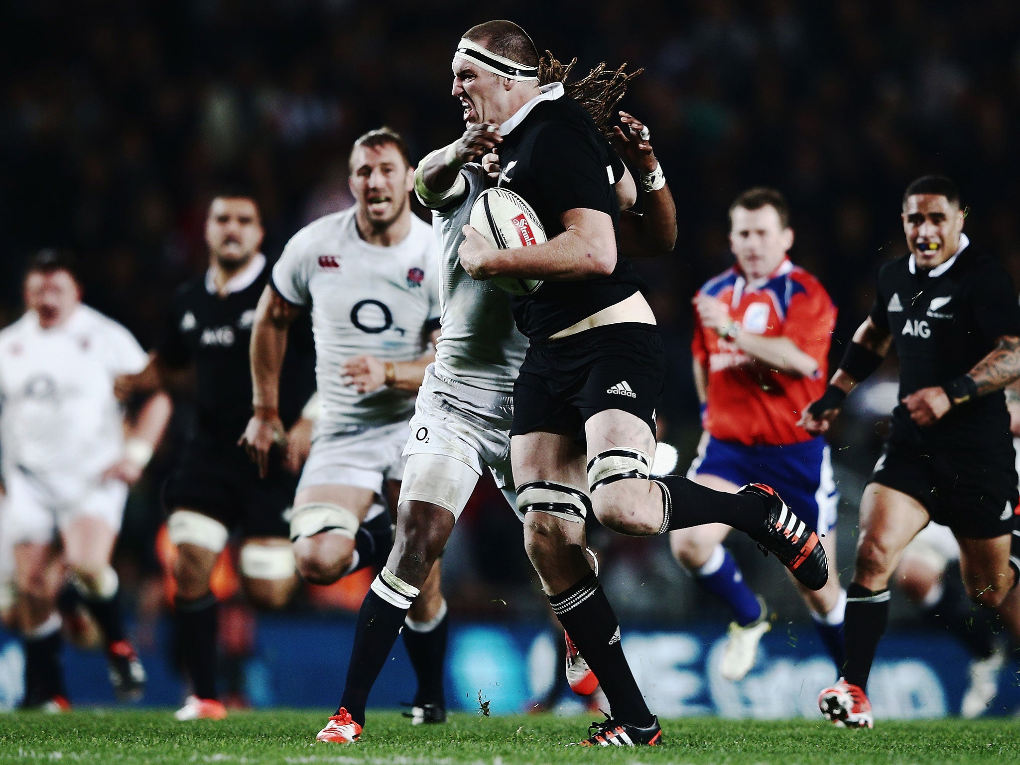Brodie Rettallick attempts to break the tackle of Marland Yarde