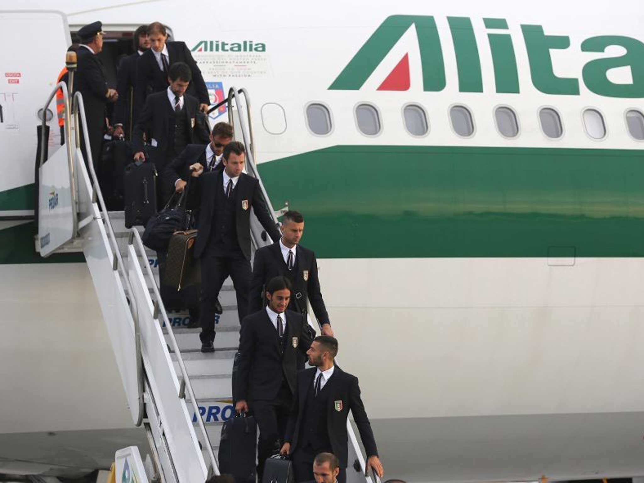 The Italian team arriving in Brazil
