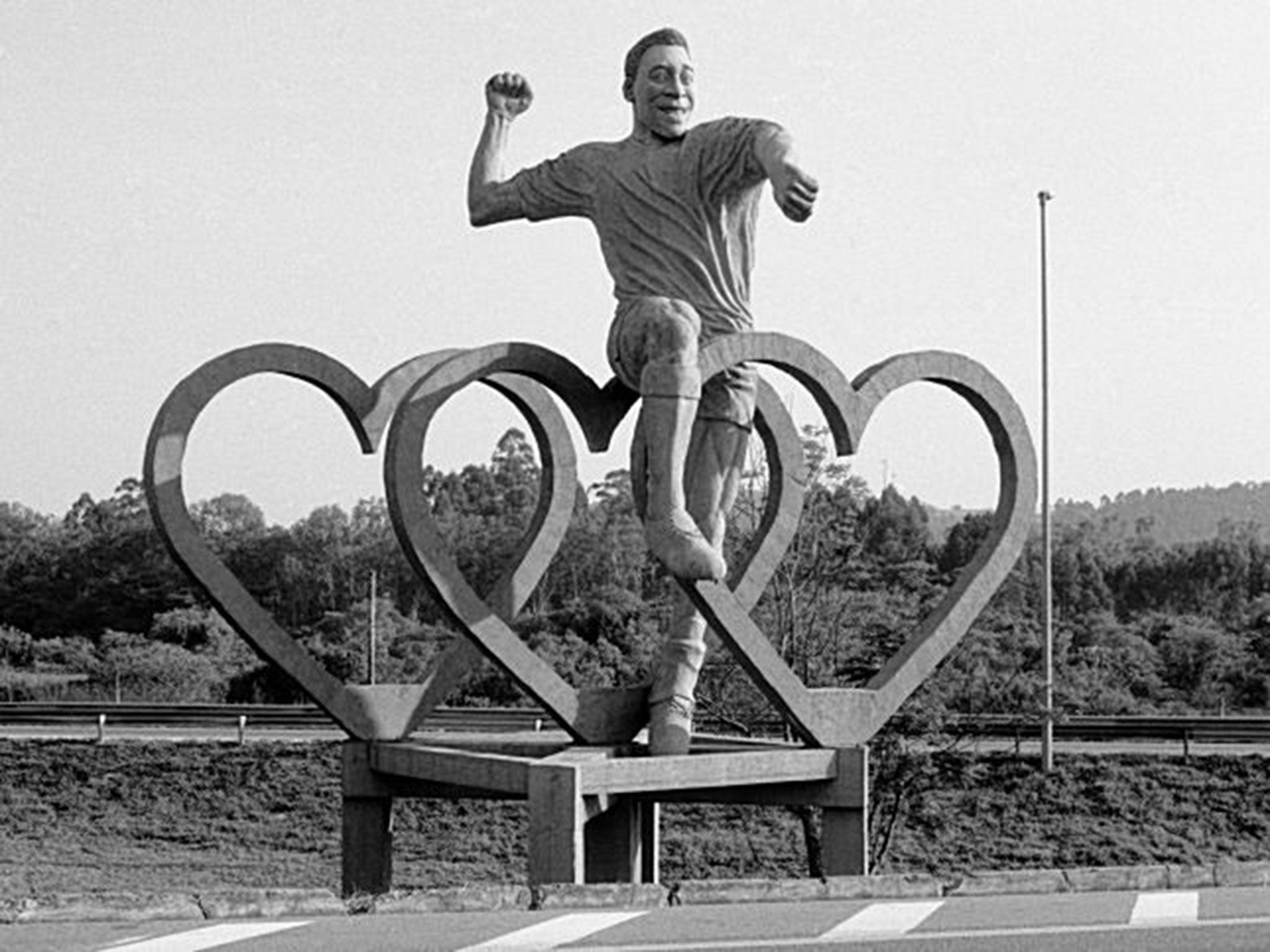 A statue marks Pele’s birthplace in Tres Coracoes