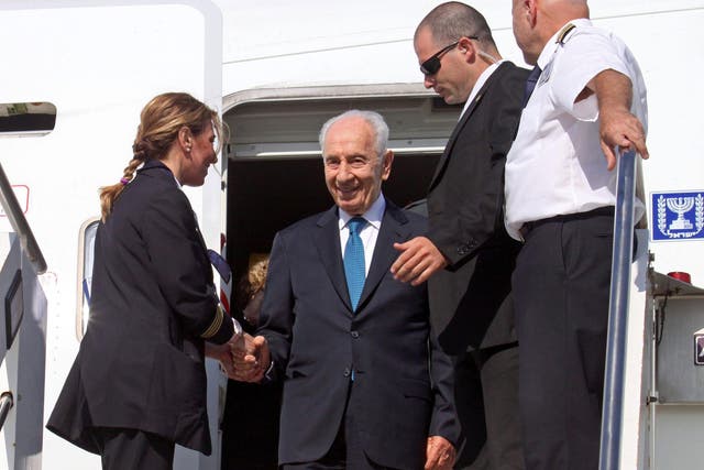 Shimon Peres arrives at Rome airport