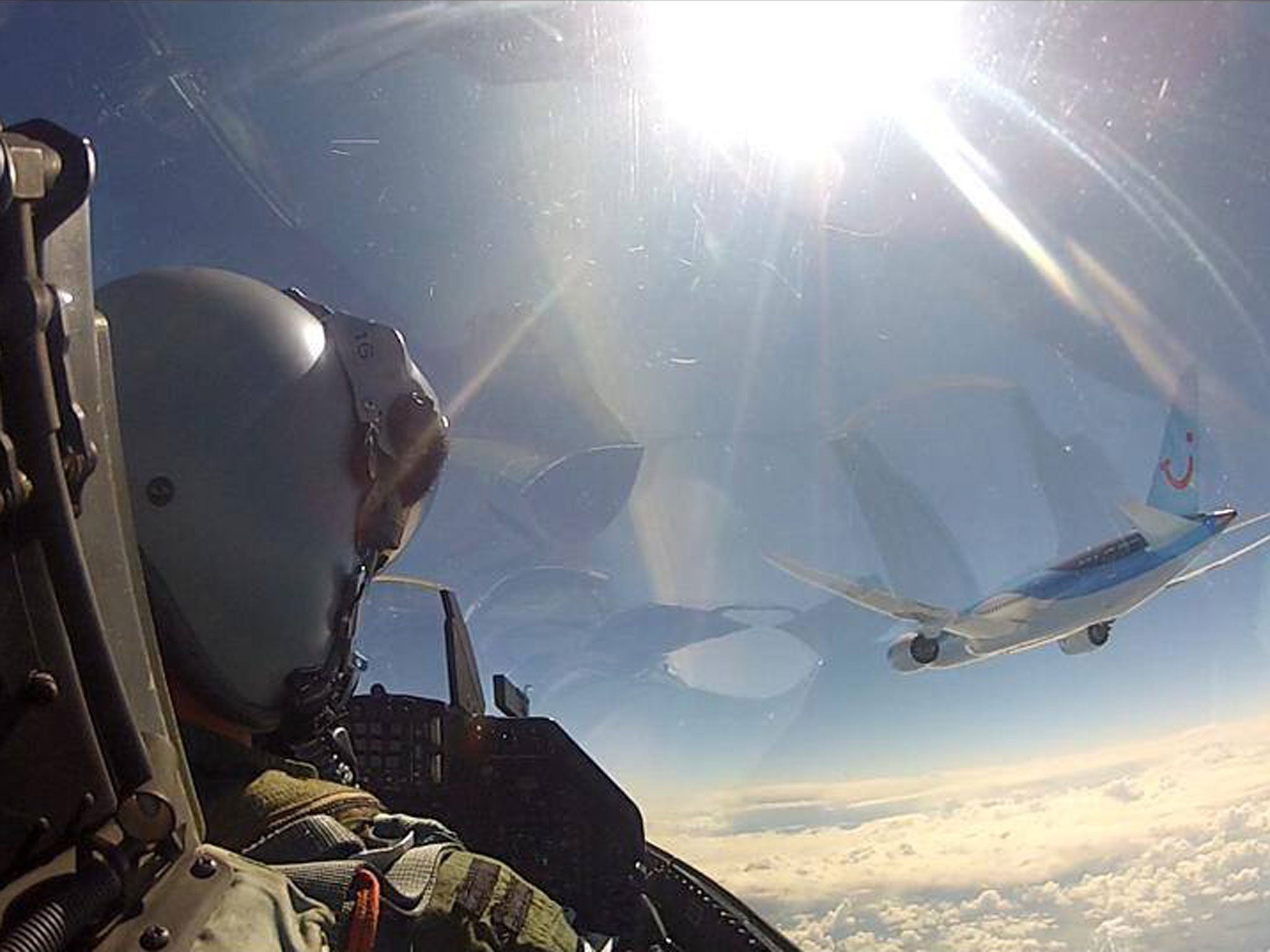 He flying. F-18 Pilot Seat. Селфи пилотов истребителей Eurofighter. Селфи пилотов ф-18. Stealth Pilot.