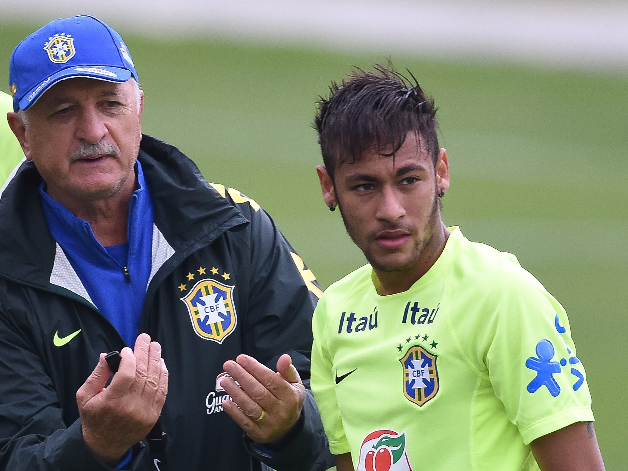 Head coach Luiz Felipe Scolari (L) gives instructions for Neymar during a training session of the Brazilian national football team