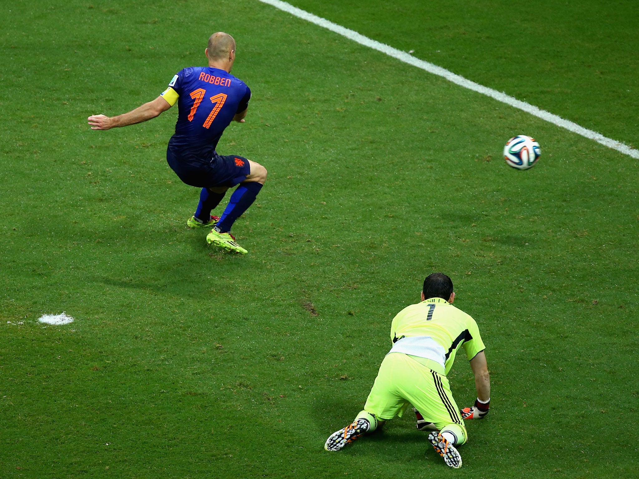 Arjen Robben scores his second