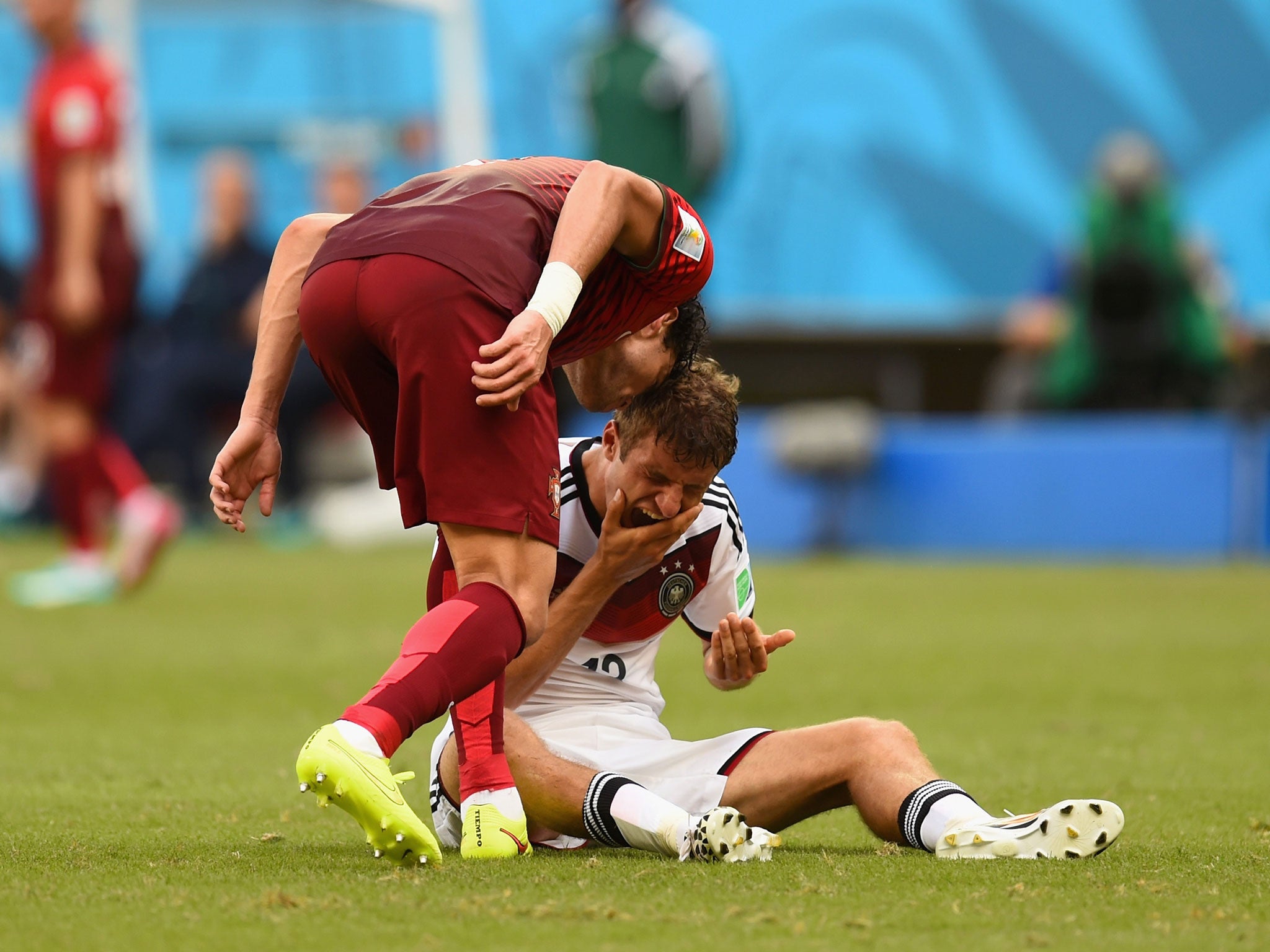 Pepe headbutts Muller