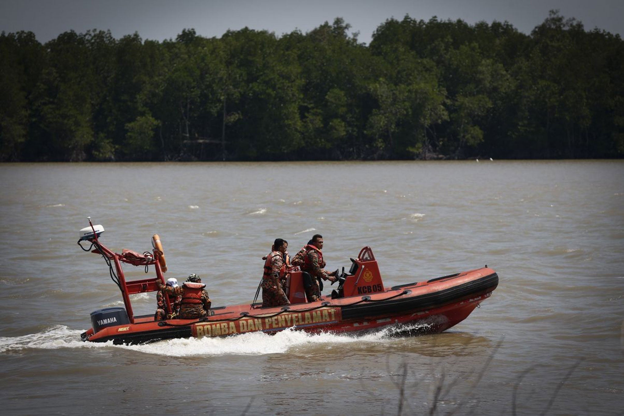 Malaysian search and rescue workers search for the missing passengers