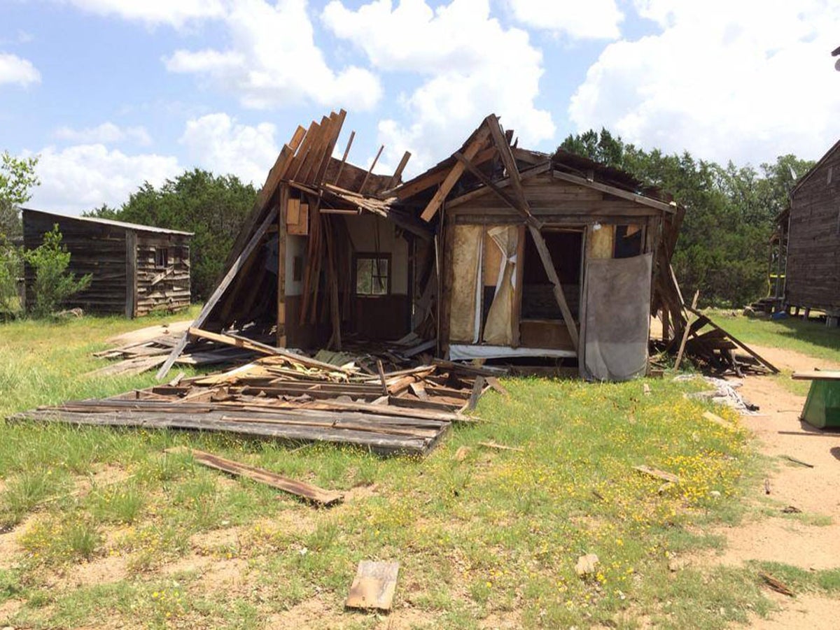 Willie Nelson House: Photos of His Texas Ranch & Maui Mansion