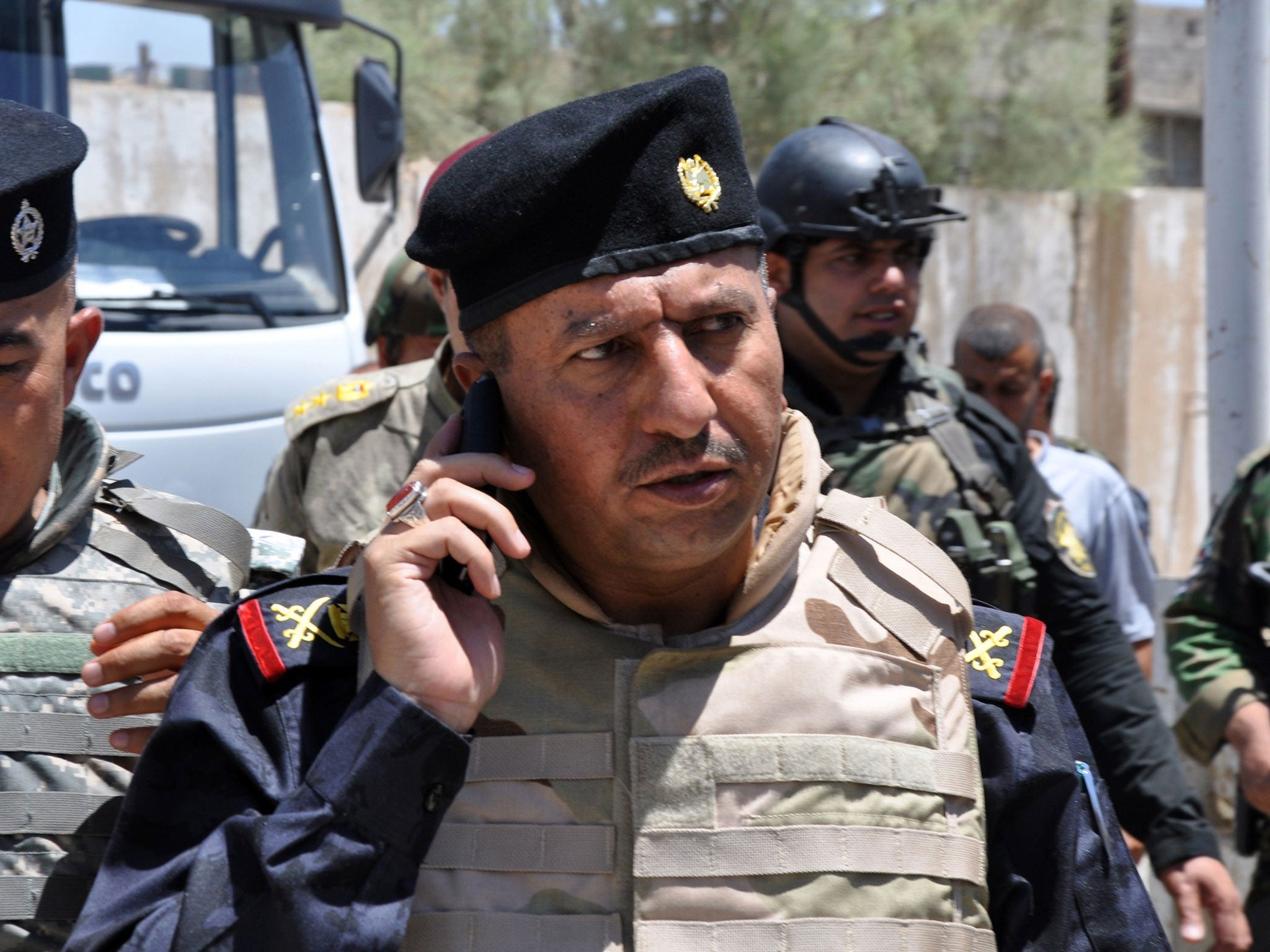 Major General Jamil al-Shammari (C), police chief of Iraq's Diyala province north of Baghdad