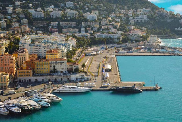 Blue wonder: the bay and yacht harbour in Nice, C?te d’Azur