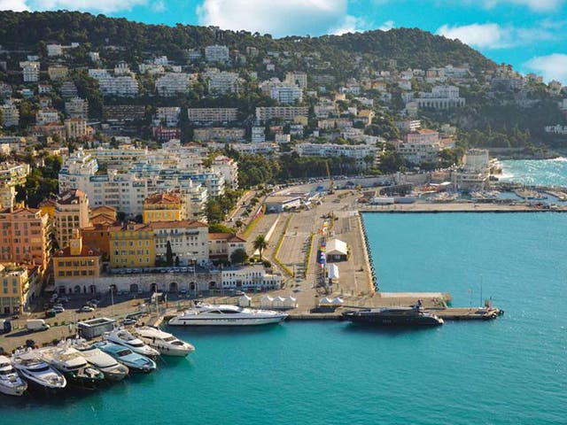 Blue wonder: the bay and yacht harbour in Nice, C?te d’Azur